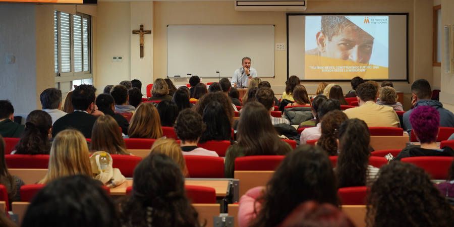 Tejiendo Redes contra la Migración. V Jornada de Educación Social en el Centro Universitario Don Bosco